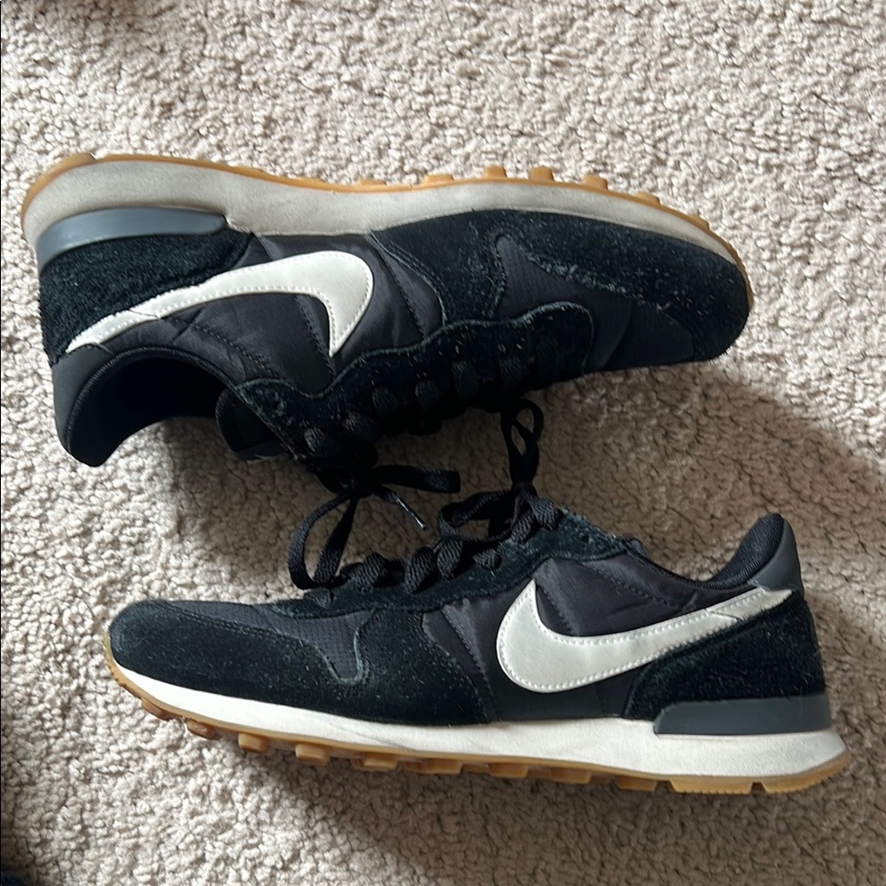 Nike Internationalist Black and White Sneakers